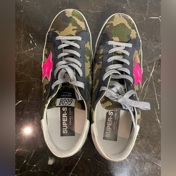 Golden Goose Superstars in Camo Ripstop Hot Pink Star - Picture 11 of 13